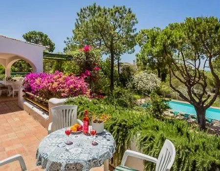 فيلة Vale Do Garrao Sleeps 12 Pool