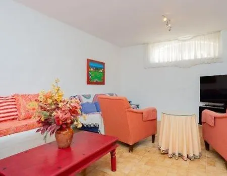 فيلة Vale Do Garrao Sleeps 12 Pool