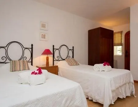 Vale Do Garrao Sleeps 12 Pool Villa